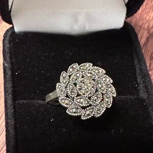 Elegant Silver marcasite Floral Ring